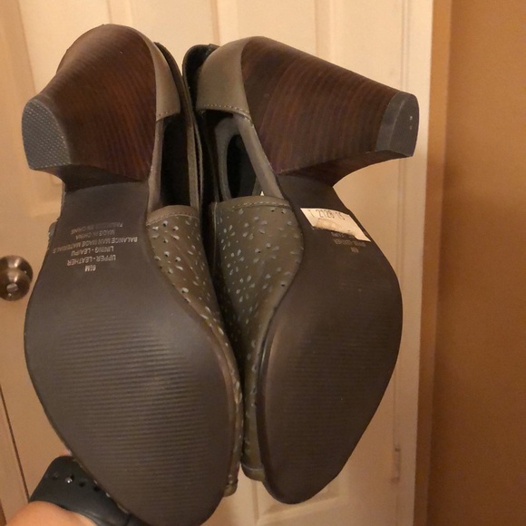 NWOB Vianni Collection taupe leather booties 6.5 by - Picture 9 of 17